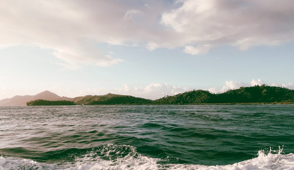 Islands along the seas that surround Siargao