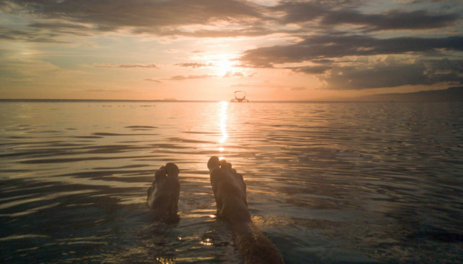 The pink sky at sunset time on Siquijor's Paliton beach