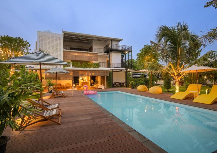 Kanchanaburi accommodation. A beautiful terrace with pool
