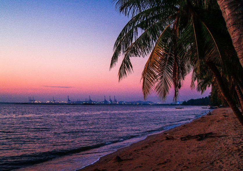 Don Mueang Airport to Pattaya. A sunset at Pattaya beach 