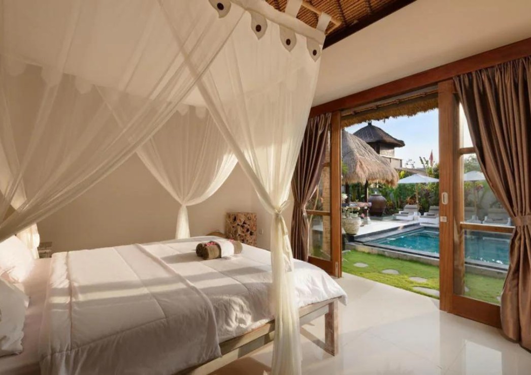 A suite room overlooking a pool