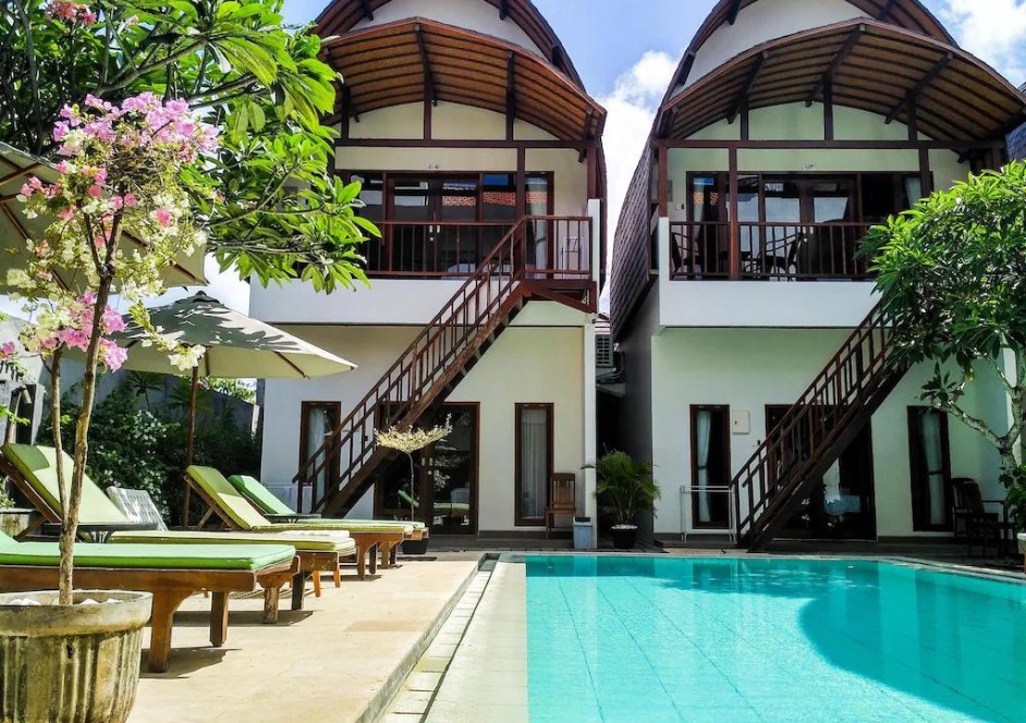 Double level huts next to a pool