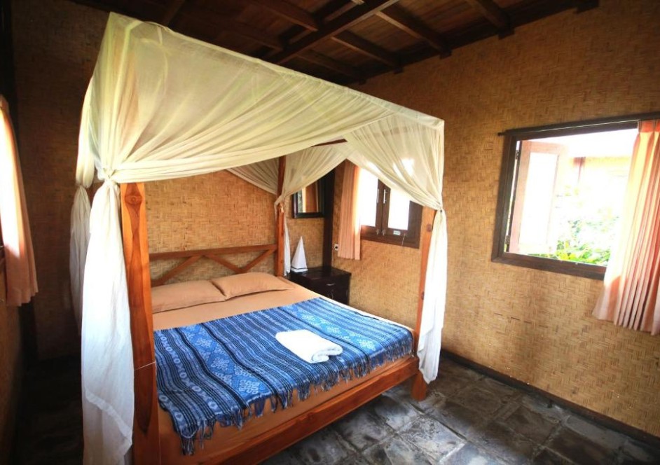 A simple room with rattan walls in Uluwatu best hotels
